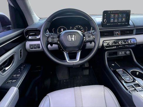 Used 2023 Honda Pilot Touring image 6