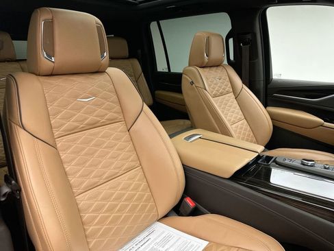 Used 2023 Cadillac Escalade ESV Sport w/ LPO, ONYX Package AWD/4WD image 18