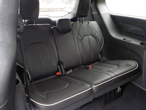 New 2026 Chrysler Pacifica Limited w/ S Appearance Package image 18