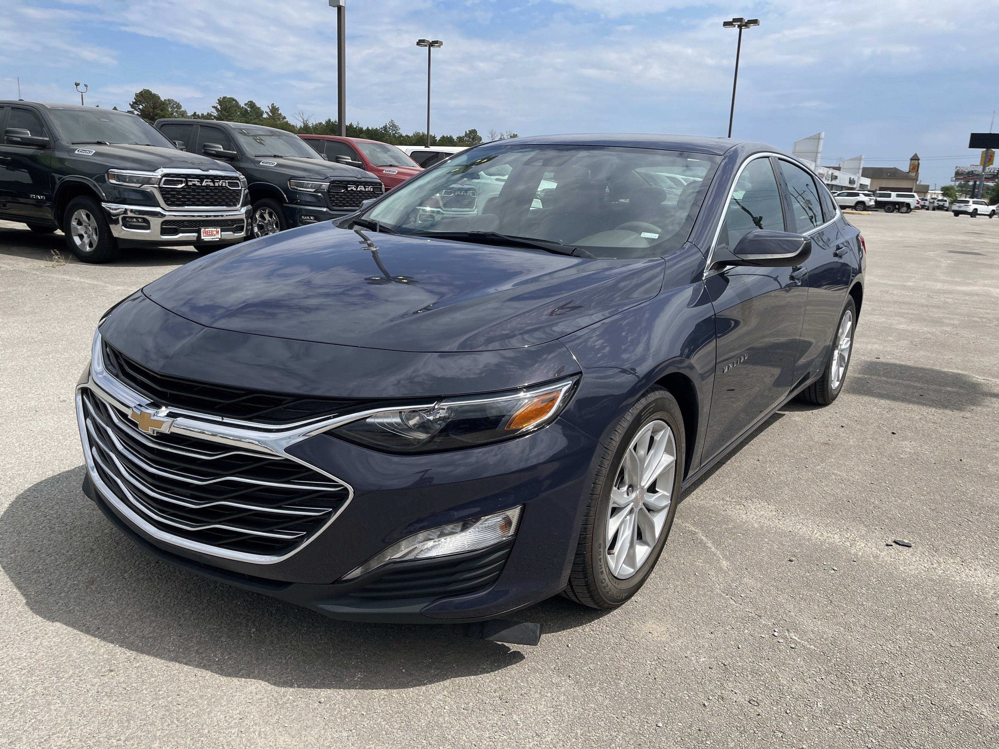 Used 2025 Chevrolet Malibu LT FWD image 8