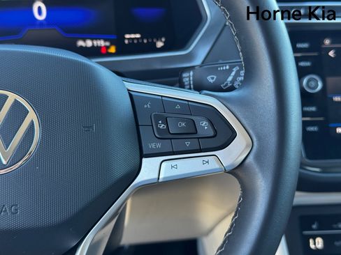 Used 2023 Volkswagen Tiguan SE image 19