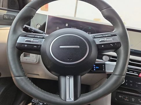 Used 2025 Hyundai Tucson Limited AWD/4WD image 19
