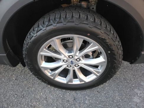 Used 2020 Ford Explorer Limited w/ Class III Trailer Tow Package image 11