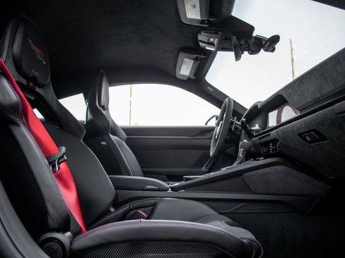 Certified 2025 Porsche 911 GT3 image 40