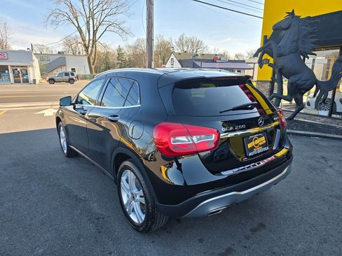 Used 2018 Mercedes-Benz GLA 250 4MATIC image 2