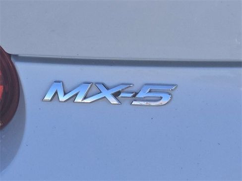 Used 2016 MAZDA MX-5 Miata Grand Touring image 9