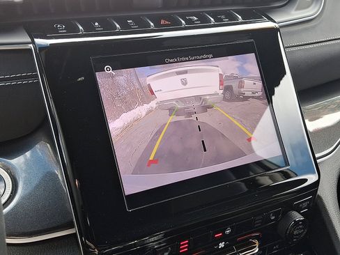 Used 2023 Jeep Grand Cherokee Altitude image 18