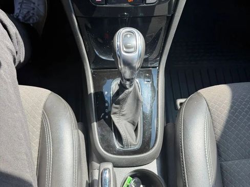 Used 2021 Buick Encore Preferred AWD/4WD image 24