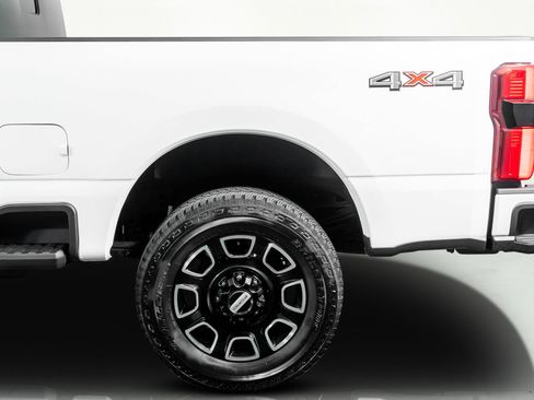 Used 2025 Ford F250 Platinum image 23