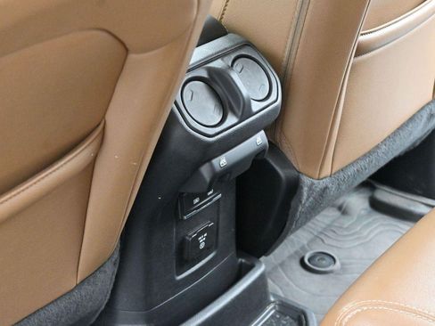 Used 2022 Jeep Wrangler Unlimited Sahara AWD/4WD image 29