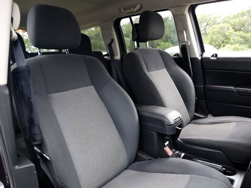 Used 2016 Jeep Patriot Latitude AWD/4WD image 18