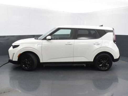 Used 2023 Kia Soul LX w/ LX Technology Package image 5