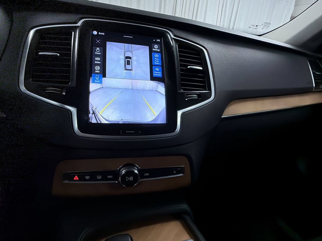 Used 2024 Volvo XC90 B6 Plus AWD/4WD image 21