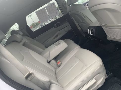 Used 2024 Kia Sorento S w/ Panoramic Sunroof Package FWD image 12