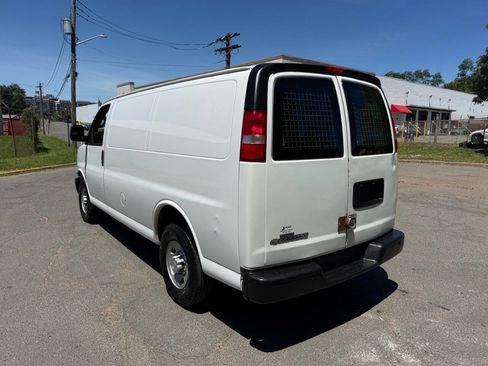 Used 2016 Chevrolet Express 2500 RWD image 3