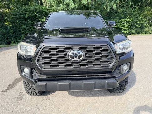 Used 2017 Toyota Tacoma TRD Sport w/ Tow Package AWD/4WD image 2