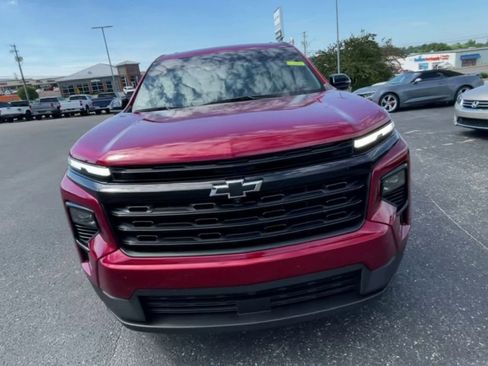 Used 2024 Chevrolet Traverse LT w/ Midnight/Sport Edition FWD image 6