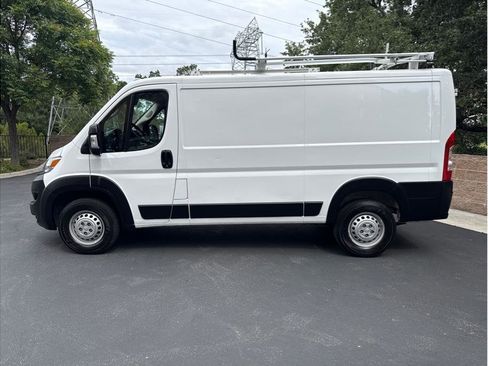 Used 2024 RAM ProMaster 2500 FWD image 2