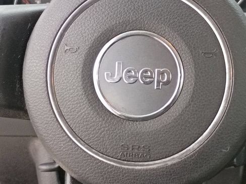 Used 2014 Jeep Compass Latitude FWD image 24