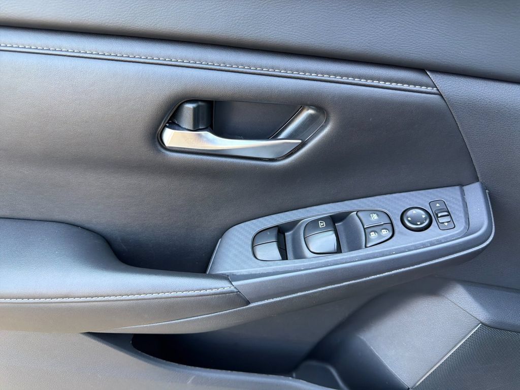 Used 2024 Nissan Sentra SV FWD image 10