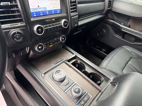 Used 2021 Ford Expedition Limited image 11