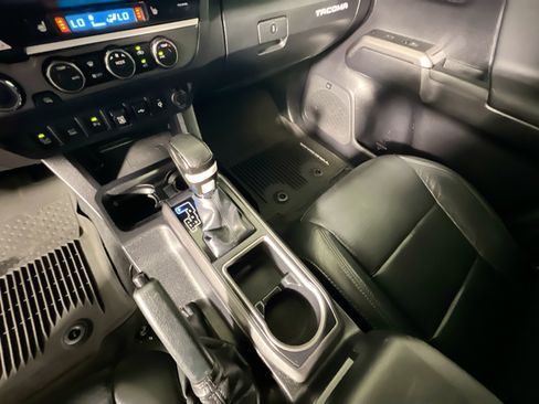 Used 2021 Toyota Tacoma TRD Off-Road w/ TRD Premium Off Road Package image 25