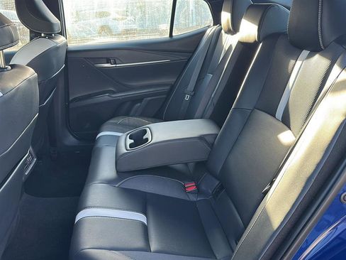 Used 2025 Toyota Camry SE image 4