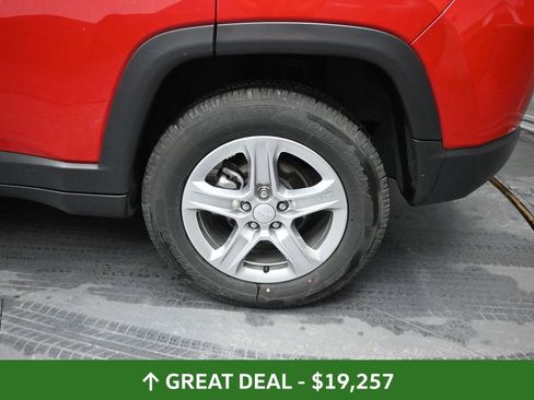 Used 2024 Jeep Compass Latitude image 15
