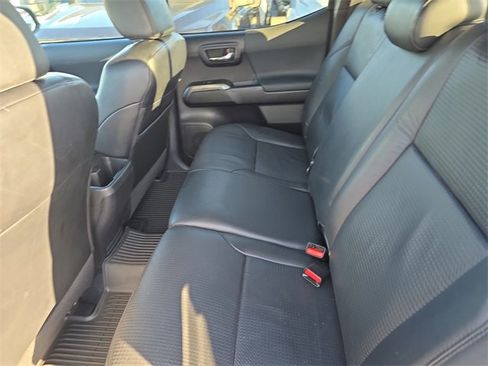 Used 2020 Toyota Tacoma TRD Off-Road image 12