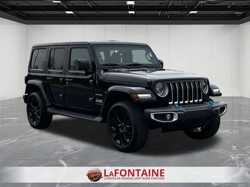 Used 2023 Jeep Wrangler Unlimited Sahara w/ Cold Weather Group AWD/4WD image 7