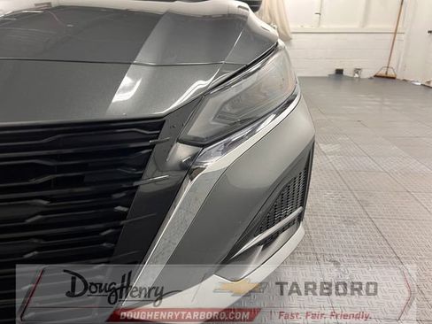 Used 2025 Nissan Altima 2.5 SV FWD image 12