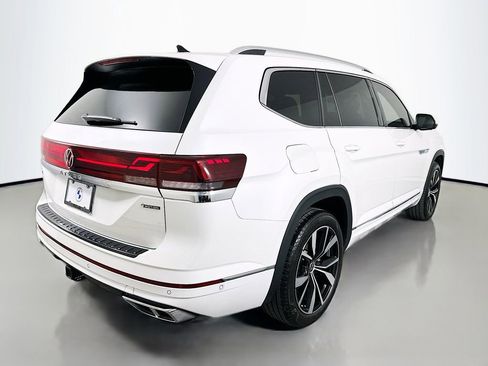 Used 2024 Volkswagen Atlas SEL Premium R-Line image 5