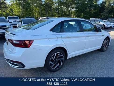 Used 2024 Volkswagen Jetta SEL FWD image 5