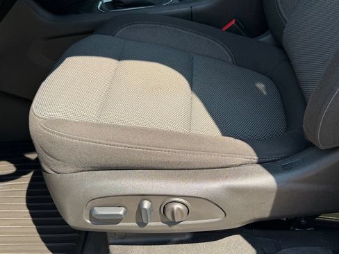 Used 2023 Chevrolet Traverse LT AWD/4WD image 4