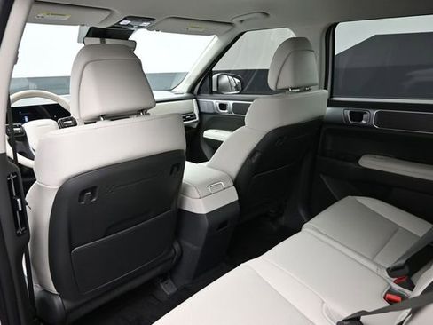 Used 2025 Hyundai Santa Fe SEL FWD image 18