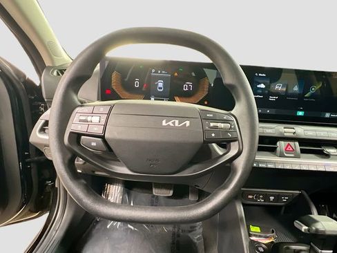 Certified 2025 Kia K4 LXS image 11