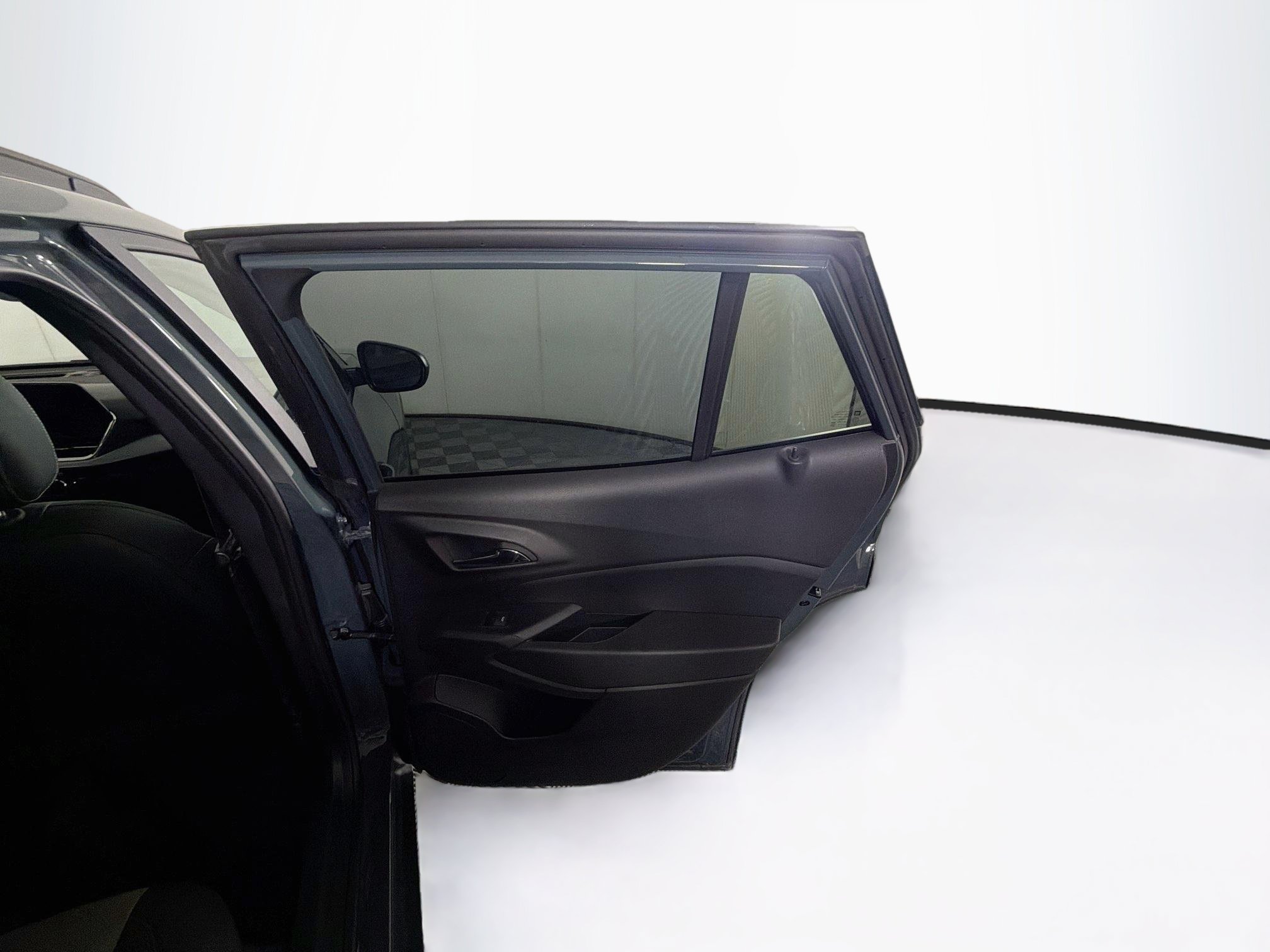 Used 2025 Chevrolet Trax LT FWD image 29
