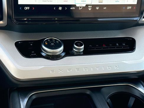 Certified 2025 Ford Expedition Active image 18