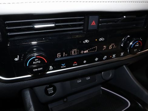 Certified 2024 Nissan Rogue SL w/ SL Premium Package image 33