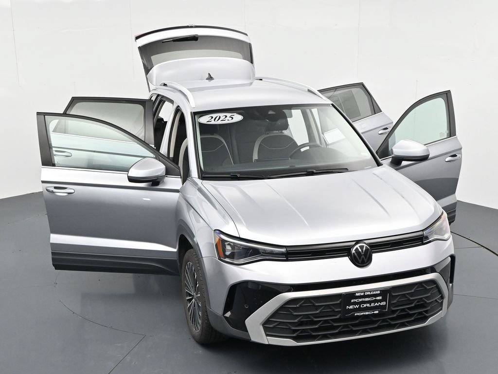 Used 2025 Volkswagen Taos SE FWD image 18