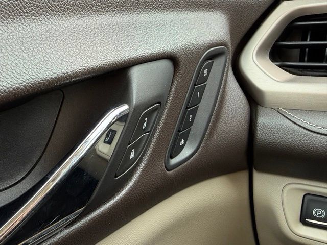 Used 2017 GMC Acadia Denali w/ Technology Package AWD/4WD image 24