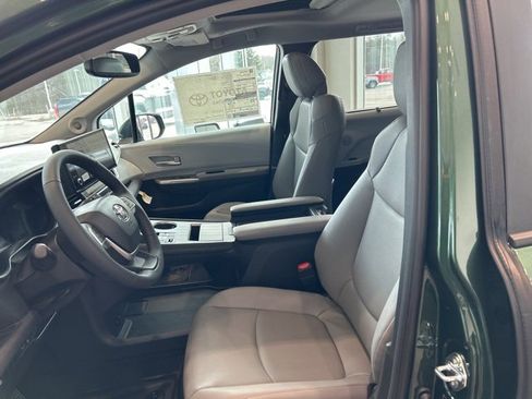 New 2026 Toyota Sienna XLE image 14