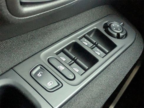 Used 2021 Jeep Renegade Sport image 25