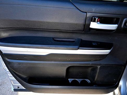 Used 2017 Toyota Tundra SR5 w/ SR5 Upgrade Package RWD image 9