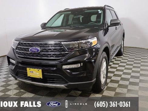 Certified 2024 Ford Explorer XLT w/ Equipment Group 202A AWD/4WD image 1