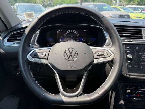 Used 2023 Volkswagen Tiguan SE w/ Panoramic Sunroof Package AWD/4WD image 14