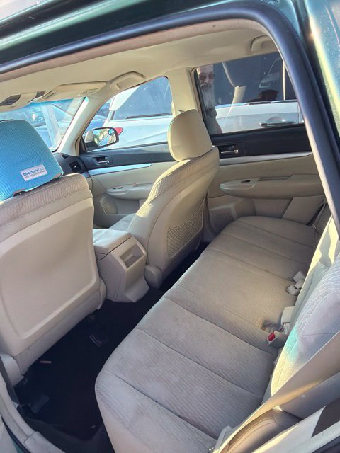 Used 2012 Subaru Outback 2.5i Premium w/ All-Weather Pkg AWD/4WD image 4