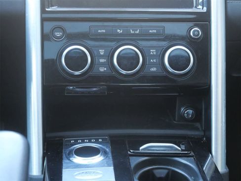 Used 2018 Land Rover Discovery HSE image 15