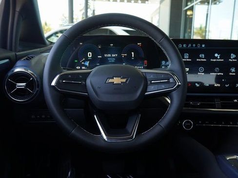 New 2025 Chevrolet Equinox EV LT image 14