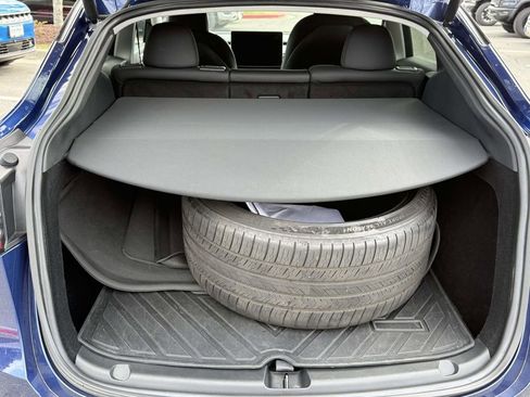 Used 2023 Tesla Model Y Performance image 10